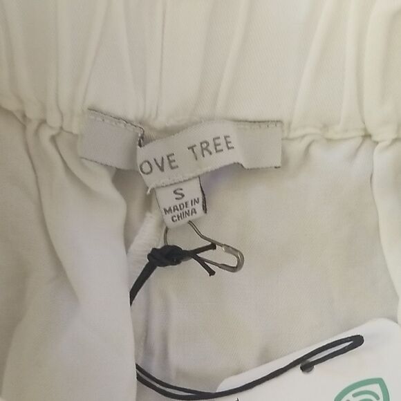 Love Tree NWT High Waist Paperbag Shorts White Button Front Belted Size S - Picture 4 of 6